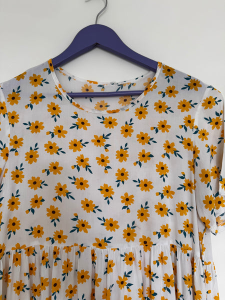 White sunflower dress - Size Medium