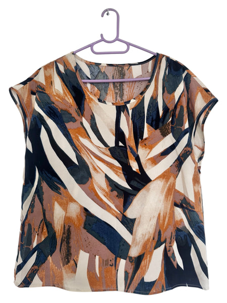 Patterned top - Size Medium