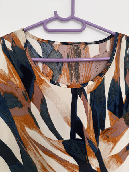 Patterned top - Size Medium