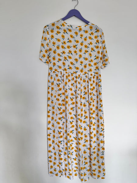 White sunflower dress - Size Medium