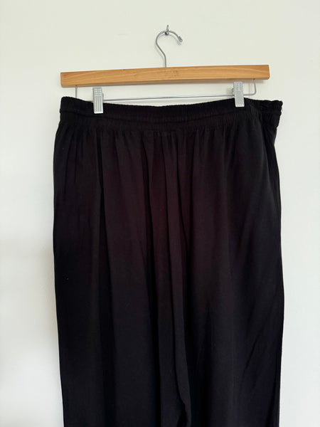 Black viscose pants - Size 16