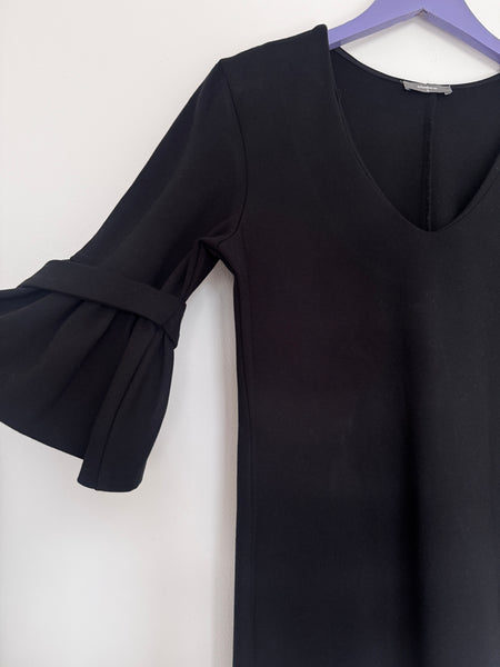 Black Studio-w dress - Size Small