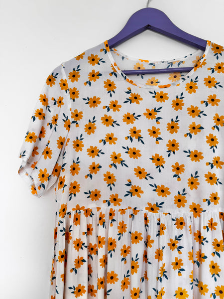 White sunflower dress - Size Medium