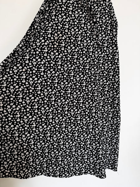 Black floral dress - Size Medium