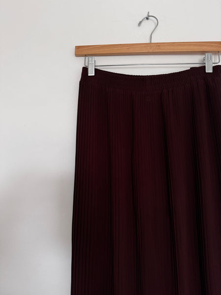 Chocolate pleat skirt - Size 44