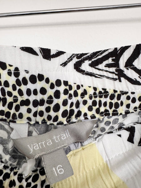 Patterned pants - Size 16