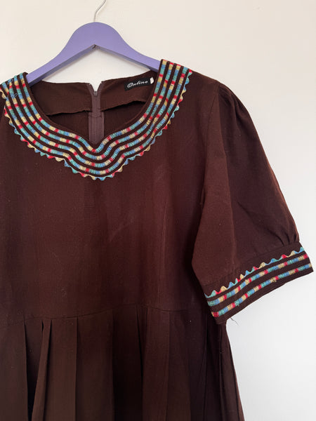 Chocolate embroidered top - Size XL