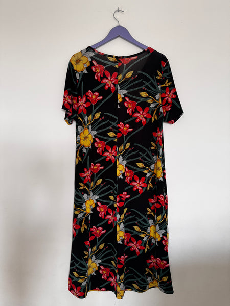 Black floral stretchy dress - Size Medium