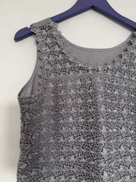 Grey thick lace top - Size M/L