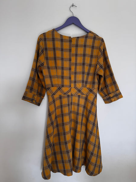 Mustard dress - Size XL (small cut)