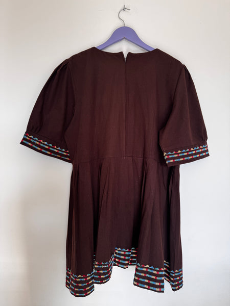 Chocolate embroidered top - Size XL