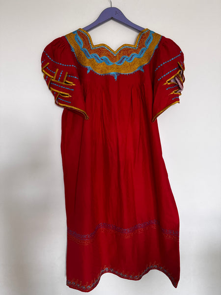Red embroidered dress - Size Large