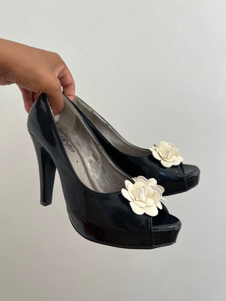 Black flower heels - Size 3