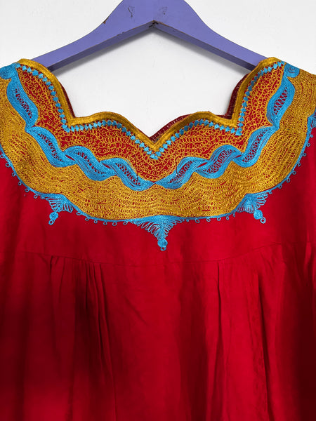 Red embroidered dress - Size Large
