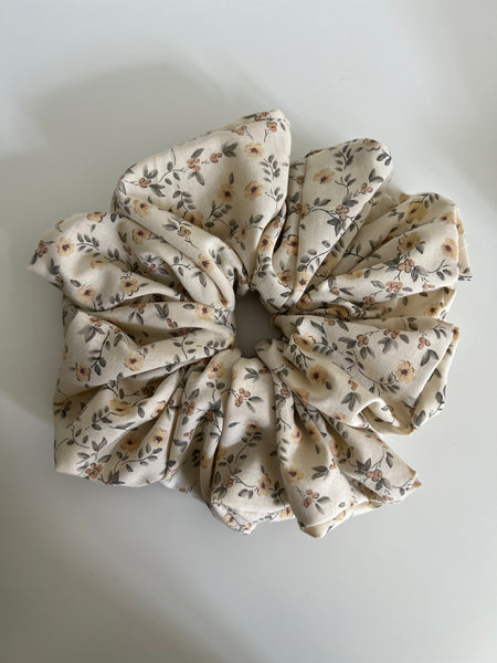 SO®️ Cream floral giant scrunchie