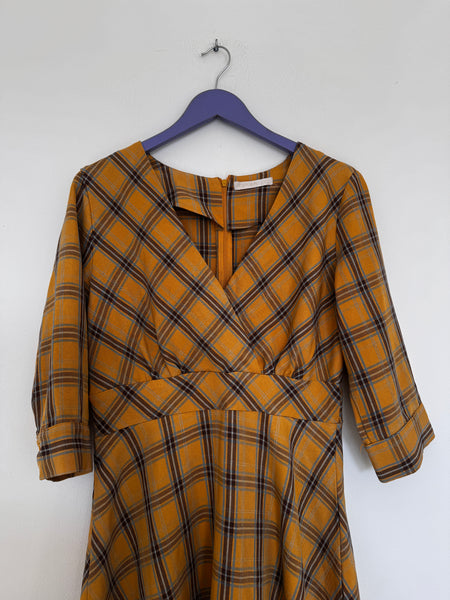 Mustard dress - Size XL (small cut)