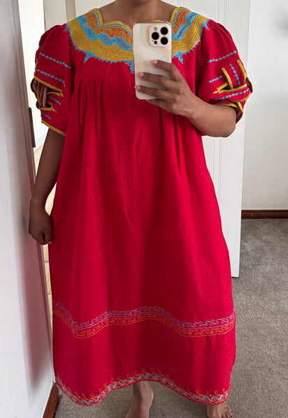 Red embroidered dress - Size Large
