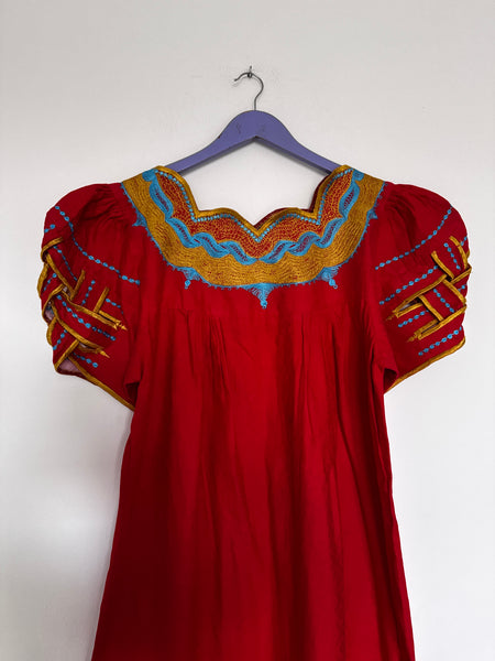 Red embroidered dress - Size Large