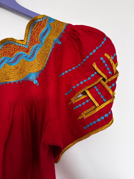 Red embroidered dress - Size Large