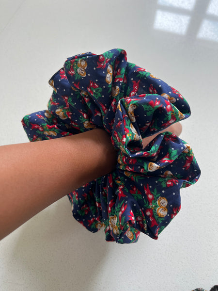 SO®️ Blue pattern giant scrunchie