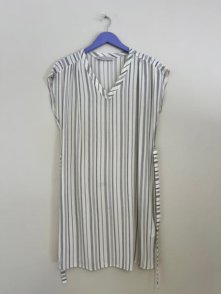 Cream shift dress - Size Medium