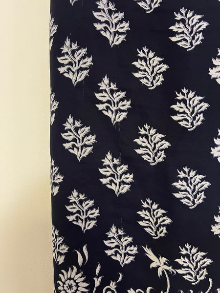 Navy patterned skirt - Size 26