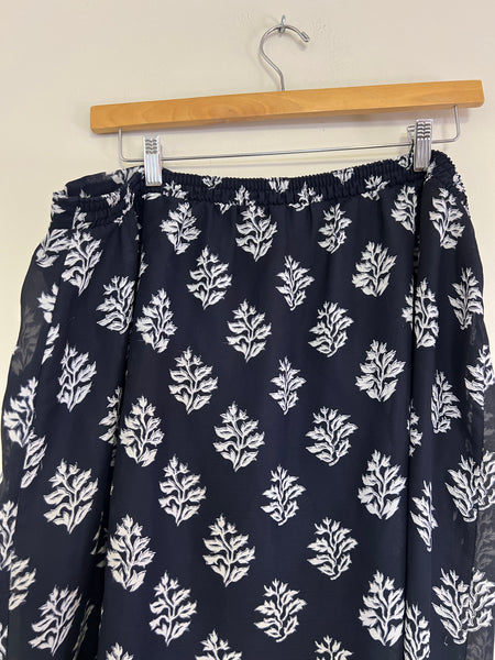 Navy patterned skirt - Size 26