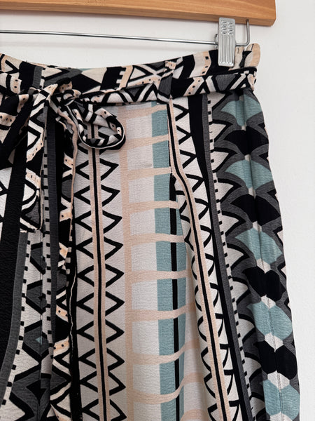 Patterned capri pants - Size 8