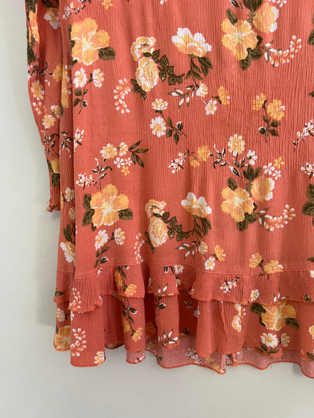 Peach floral dress - Size Medium