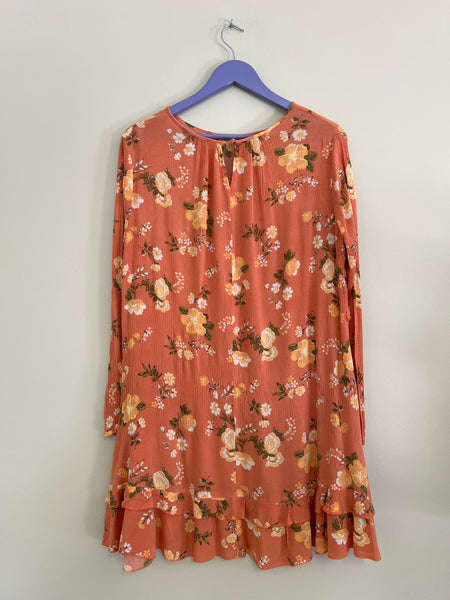 Peach floral dress - Size Medium