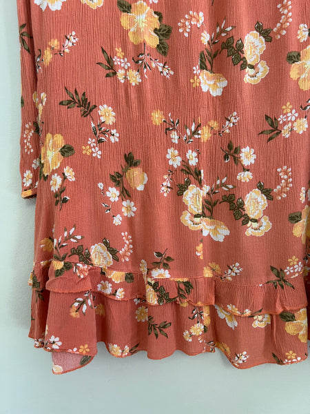 Peach floral dress - Size Medium