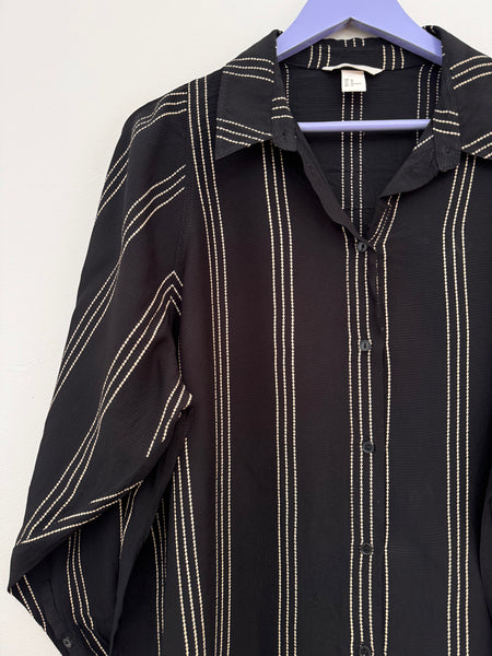 Black striped shirt - Size 44