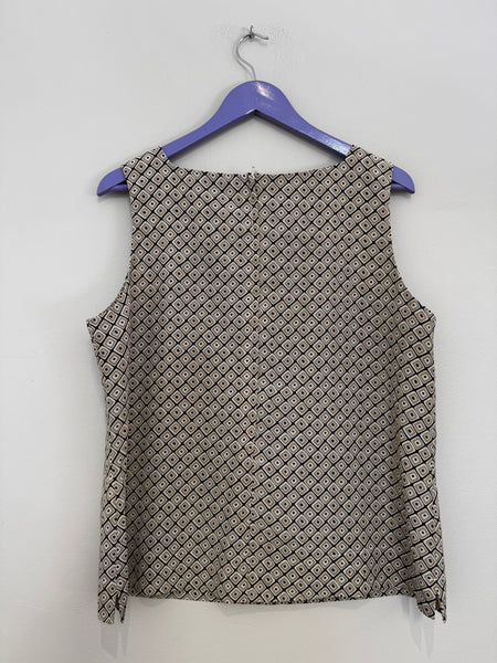 Sleeveless pattern top - Size Large