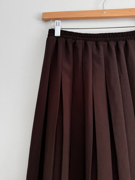 Chocolate pleat skirt - Size 34