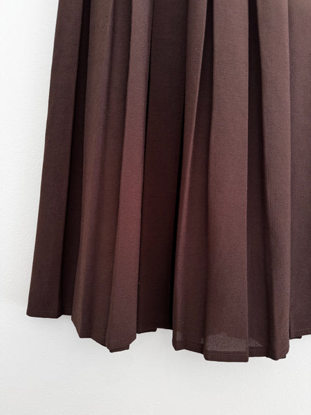 Chocolate pleat skirt - Size 34