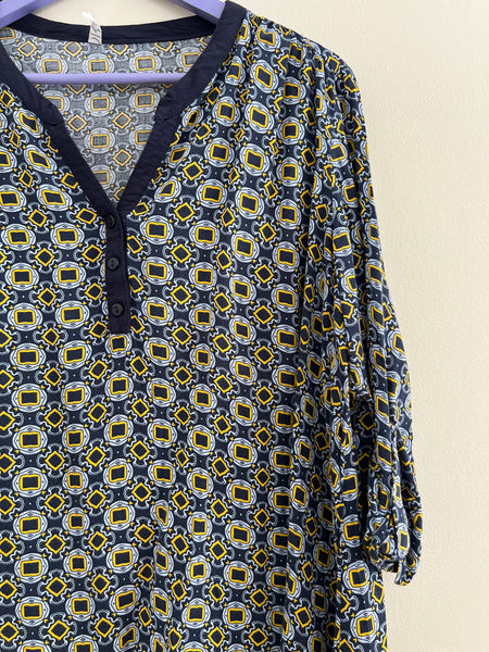 Navy pattern top - Size XL