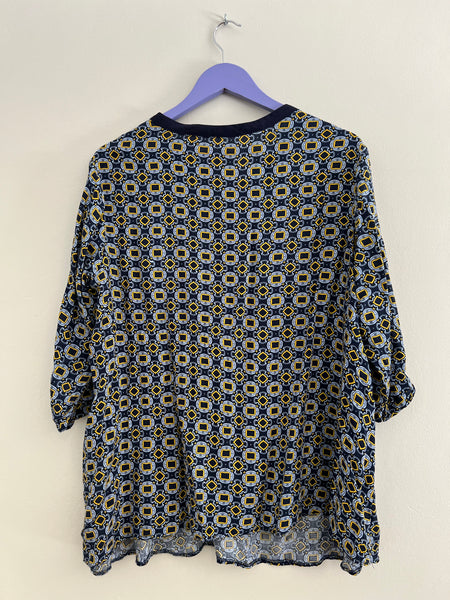 Navy pattern top - Size XL