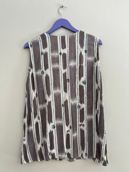 Grey button top - Size 44