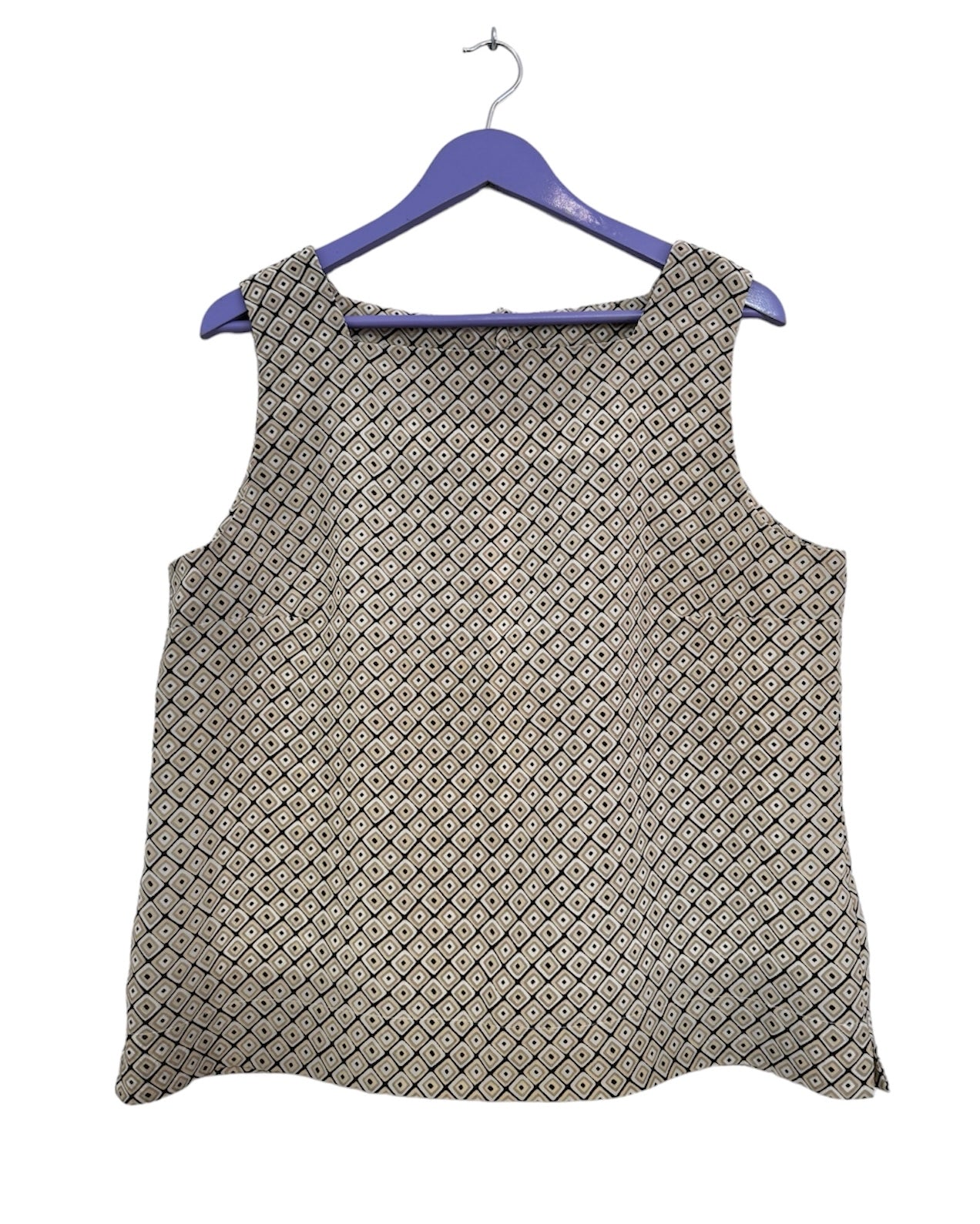 Sleeveless pattern top - Size Large